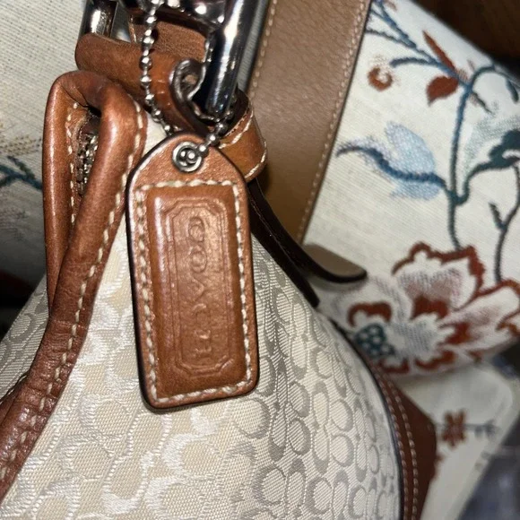 COACH White Sand Mn Signature E/W Sft Duffle 10945 Orig $268 - Picture 8 of 16